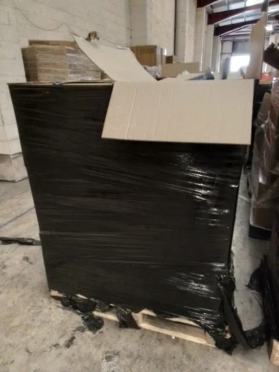 PALLET OF APPROXIMATELY ASSORTED HOUSEHOLD ITEMS TO INCLUDE LIGHTNING , CABLES AND BLANKETS 