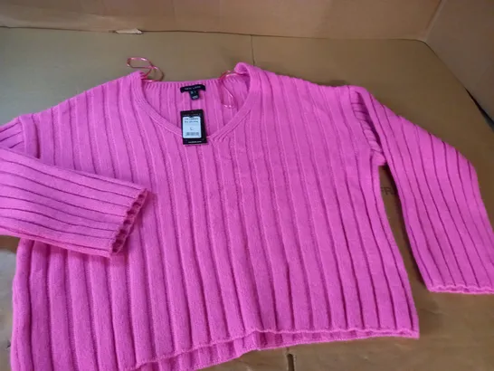 NEW LOOK V-NECK RIB JUMPER IN PINK - L