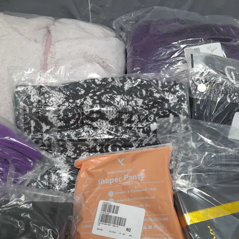 BOX OF APPROXIMATELY 15 ASSORTED CLOTHING ITEMS IN VARIOUS STYLES, COLOURS AND SIZES TO INCLUDE SHAPEWEAR, JEANS, JUMPERS ETC