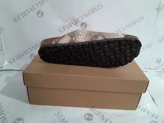 BOXED PAIR OF BONOVA SNAKE DOUBLE STRAP FOOTBED SANDALS IN TAN SNAKE SKIN PATTERN UK SIZE 5