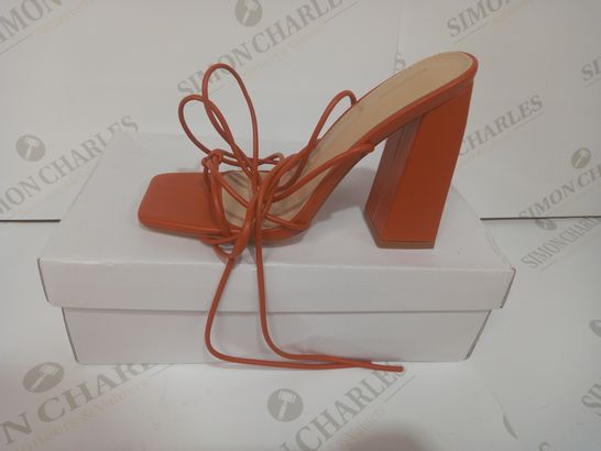 BOXED PAIR OF DESIGNER FAUX LEATHER HEELS IN ORANGE UK SIZE 4