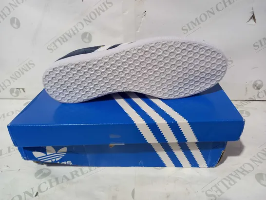 BOXED PAIR OF ADIDAS GAZELLE SHOES IN NAVY UK SIZE 7.5