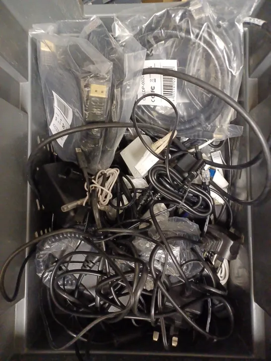 BOX OF ASSORTED HOUSEHOLD & ELECTRICAL CABLES TO INCLUDE HDMI CABLES, POWER SUPPLIES, USB PLUGS ETC