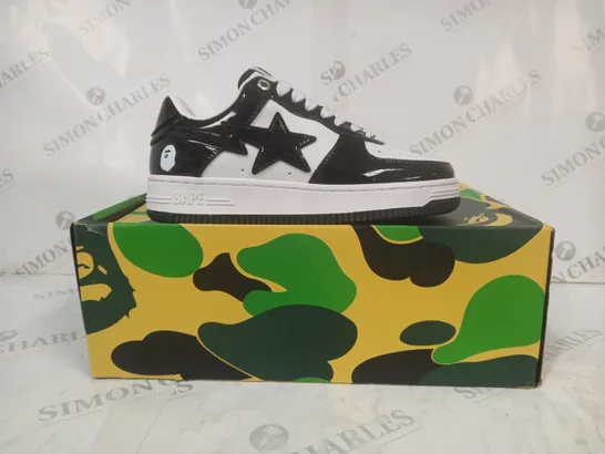 BOXED PAIR OF A BATHING APE SHOES IN BLACK/WHITE UK SIZE 4