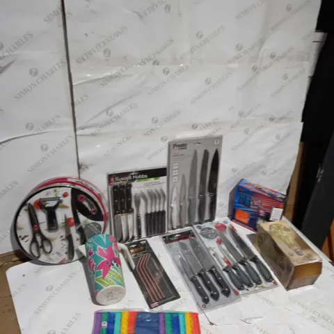 LOT OF ASSORTED ITEMS TO INCLUDE KNIFE AND FORK SETS, UTTENSIL SETS AND CHILDRENS TOYS