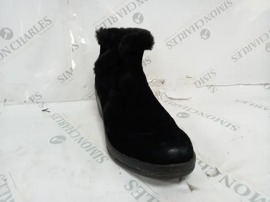 SKECHERS BLACK WEDGE BOOTS - SIZE 5.5