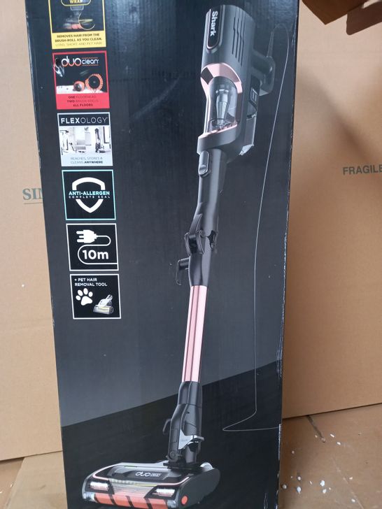 SHARK CORDED STICK VACUUM HZ500UKT