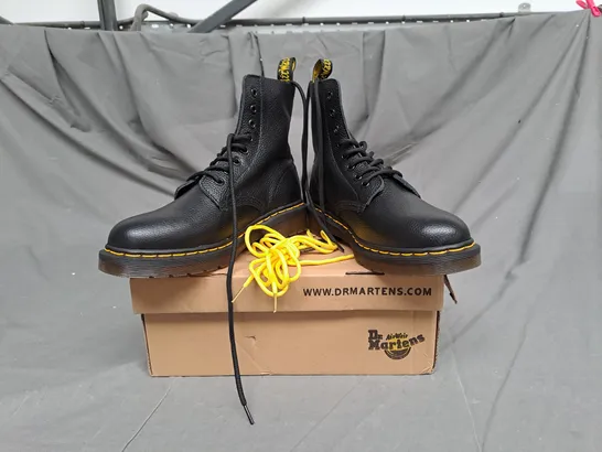 BOXED PAIR OF DR MARTENS PASCAL BOOT IN BLACK SIZE 8