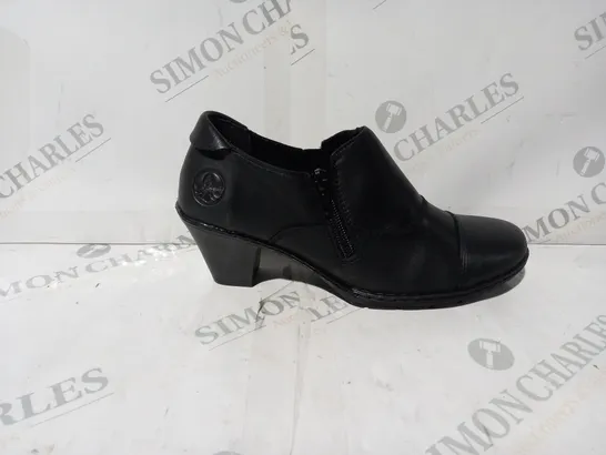 BOXED PAIR OF RIEKER SHOE BOOTS IN BLACK UK SIZE 5