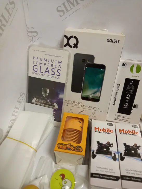 LOT OF APPROX 15 TO INCLUDE POP SOCKETS , SCREEN PROTECTOR FILM , ETC.