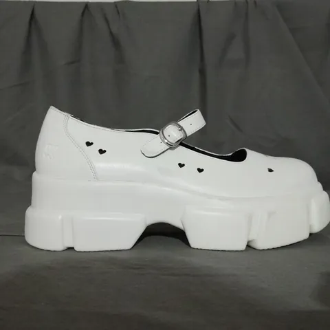 PAIR OF KOI MARY JANES IN WHITE SIZE 40EU