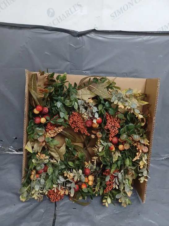 BOXED UNBRANDED DECORATIVE WREATH RRP £35