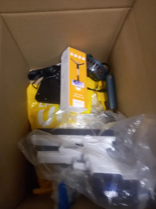 BOX OF APPROXIMATELY 5 ASSORTED ITEMS TO INCLUDE SELFIE STICK, WATER GUN, HANDHELD FAN ETC 