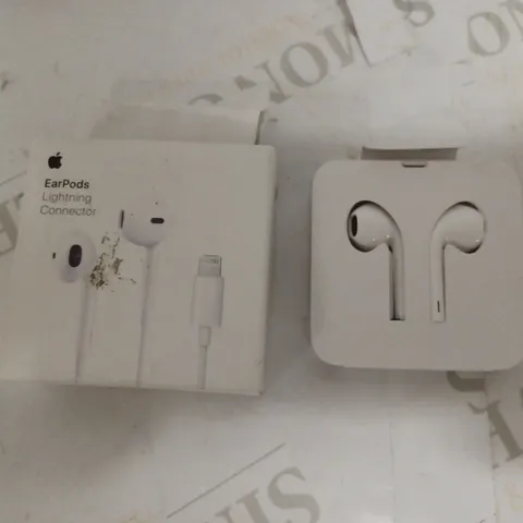 APPLE EARPODS LIGHTNING CONNECTOR WIRED - WHITE 