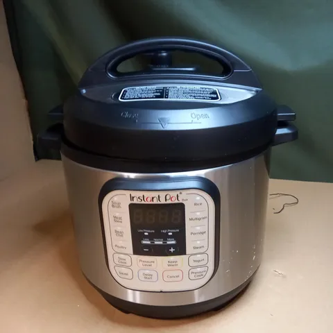 INSTANT POT MULTI-USE PRESSURE COOKER