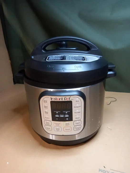 INSTANT POT MULTI-USE PRESSURE COOKER