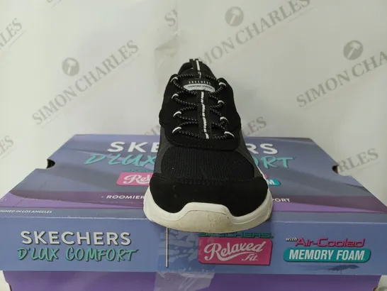 SKECHERS RELAXED FIT BLACK/WHITE WOMENS TRAINERS - SIZE 5.5