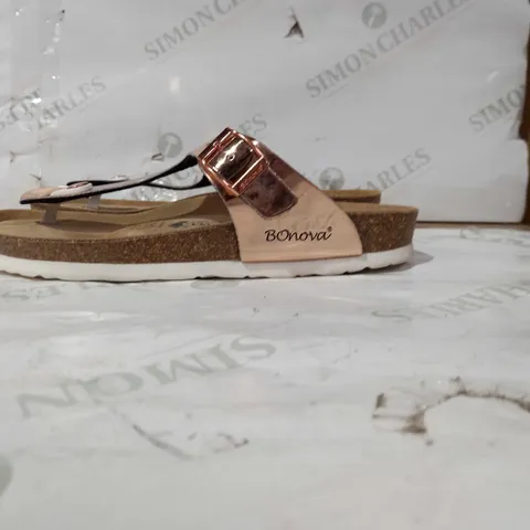 BONOVA SANDLE SIZE 5 AN HALF