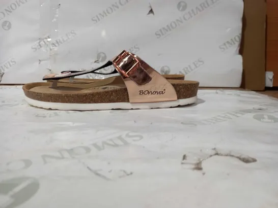 BONOVA SANDLE SIZE 5 AN HALF