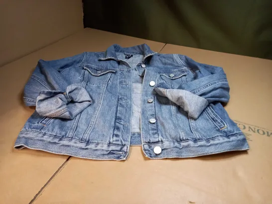 GAP LIGHT BLUE DENIM JACKET - MEDIUM