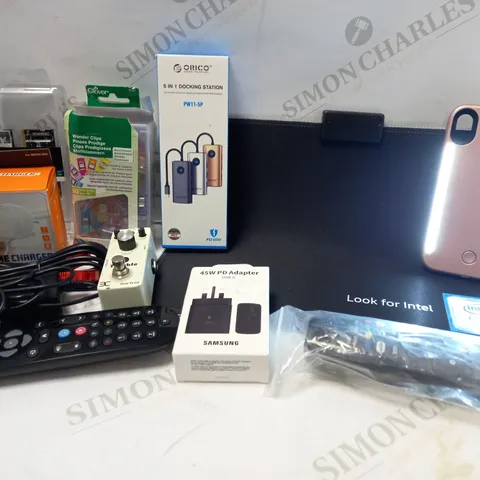 LOT OF APPROX 15 ASSORTED ELECTRICAL ITEMS TO INCLUDE IPHONE XR SELFIE CASE, SAMSUNG 45W PD ADAPTER, CLOVER WONDER CLIPS, ETC 