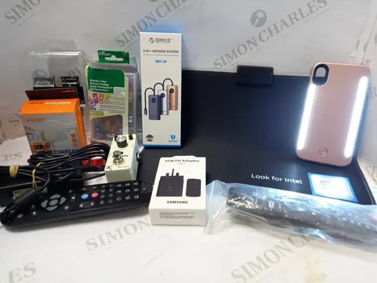 LOT OF APPROX 15 ASSORTED ELECTRICAL ITEMS TO INCLUDE IPHONE XR SELFIE CASE, SAMSUNG 45W PD ADAPTER, CLOVER WONDER CLIPS, ETC 