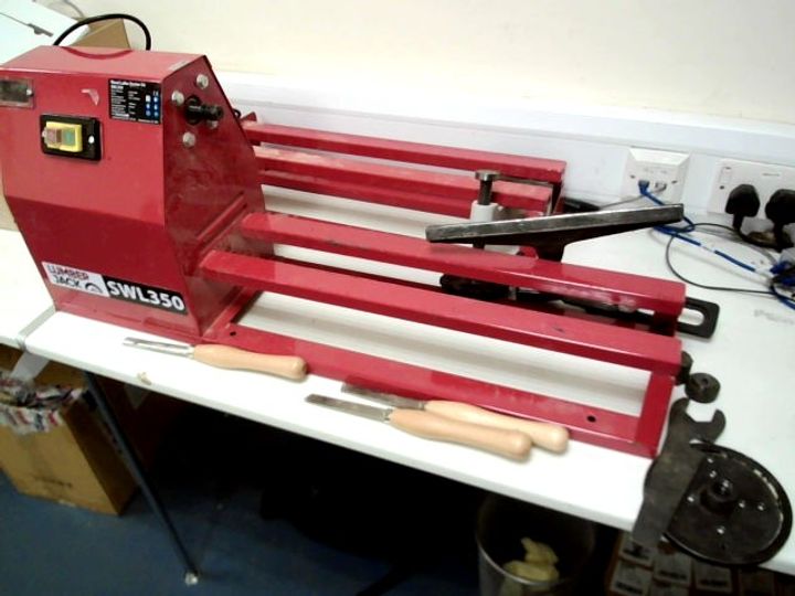 VARIABLE SPEED WOOD LATHE STARTER KIT 3197551Simon Charles Auctioneers