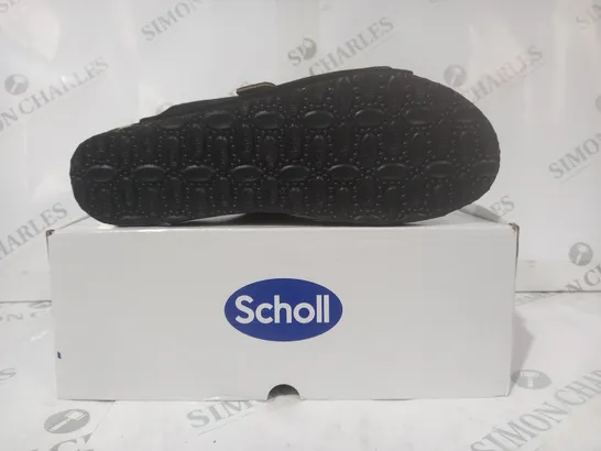 BOXED PAIR OF SCHOLL OPEN TOE SANDALS IN BLACK SIZE 7