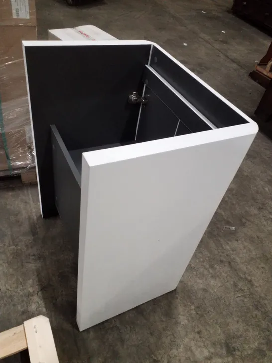 BRAND NEW CURVED GLOSS WHITE VANITY UNIT - 590×450×800MM