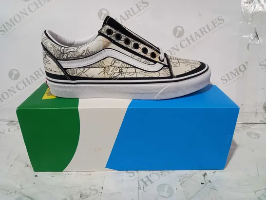 BOXED PAIR OF VANS OLD SKOOL TRANERS IN COFFEE STAIN COLOUR W. MAP DESIGN UK SIZE 6