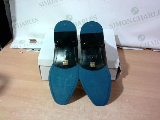 BOXED PAIR OF HMEN BROGUES SIZE 12