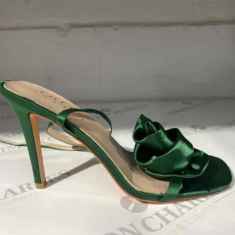 PAIR OF THEEA GREEN HEELS SIZE 9