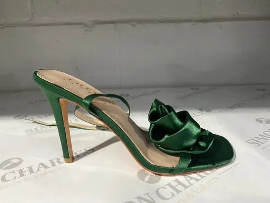 PAIR OF THEEA GREEN HEELS SIZE 9