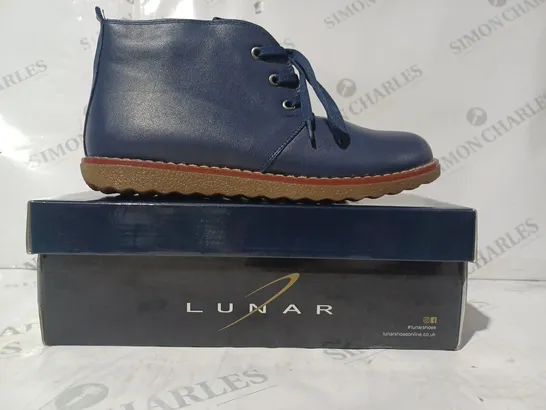 BOXED PAIR OF LUNAR SHOES IN NAVY EU SIZE 40