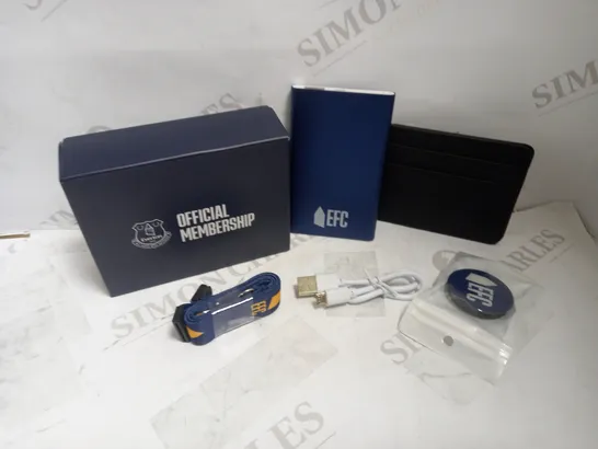 LOT OF APPROXIMATELY 23 EVERTON CLUB GIFT SETS, TO INCLUDE PHONE GRIP, POWER BANK, MICRO-USB CABLE, LANYARD & CARD HOLDER