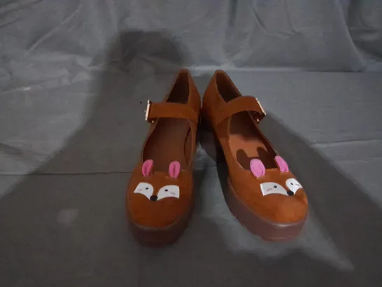 PAIR OF KOI TIRA MARY JANES BASIL FOXY EDITION SIZE 6 