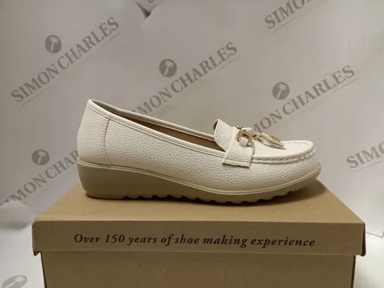 BOXED CUSHION-WALK LOAFERS, WHITE - SIZE 7