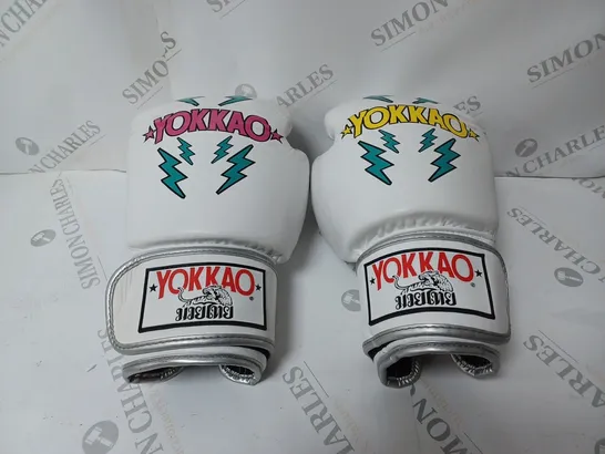 PAIR OF YOKKAO 14 OZ BOXING GLOVES