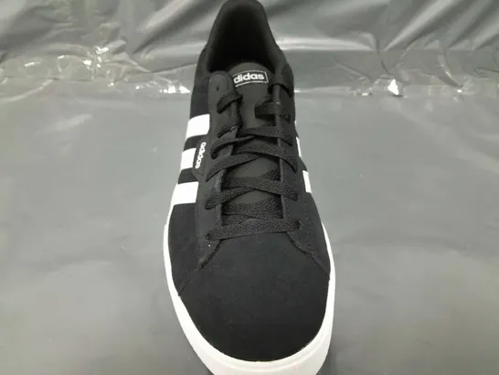 BOXED PAIR OF ADIDAS DAILY 3.0 SHOES IN BLACK/WHITE UK SIZE 10