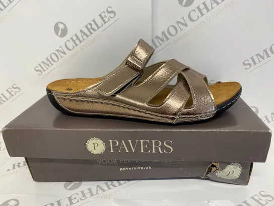 BOXED PAIR OF PAVERS SIZE 38 SHOES