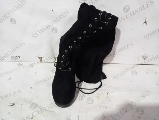 BOXED PAIR OF NASTY GAL OVER-THE-KNEE LACE UP BOOTS IN BLACK UK SIZE 4