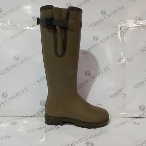 BOXED PAIR OF LE CHAMEAU WELLINGTON BOOTS IN OLIVE UK SIZE 5