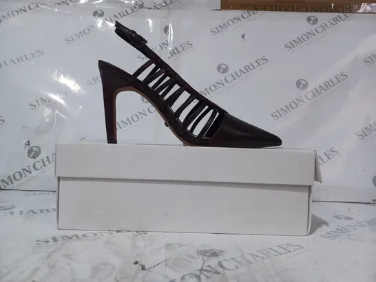 BOXED PAIR OF REISS DAPHNE SLINGBACK HEELS IN POMEGRANATE SIZE 6