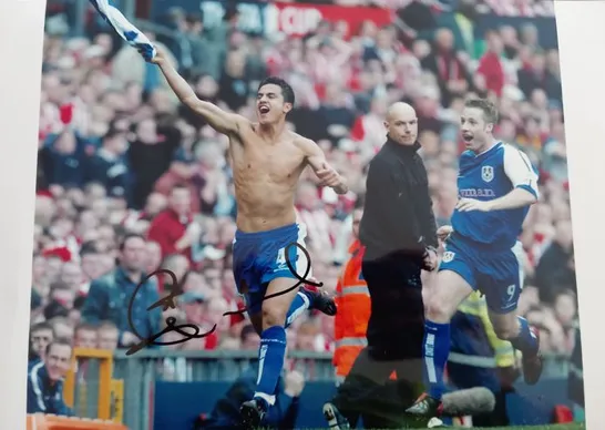 SIGNED PHOTO OF MILLWALL'S TIM CAHILL CELEBRATING WITH NEIL HARRIS, AFTER SCORING THE OPENING GOAL AGAINST SUNDERLAND DURING THEIR FA CUP SEMI-FINAL GAME AT OLD TRAFFORD 2004 WITH CERTIFICATE  