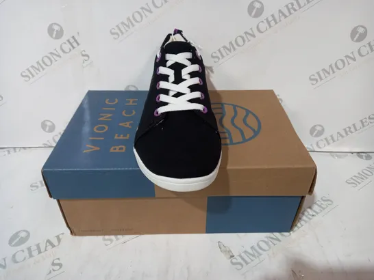 BOXED PAIR OF VIONIC STINSON LACE TRAINERS IN BLACK SIZE 6.5