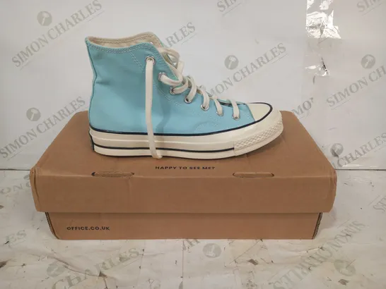 BOXED PAIR OF CONVERSE ALL STAR CANVAS SHOES IN BLUE UK SIZE 5