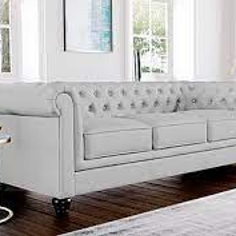 BOXED DESIGNER HAMPTON LIGHT GREY FAUX LEATHER CHESTERFIELD STYLE THREE SEATER SOFA 