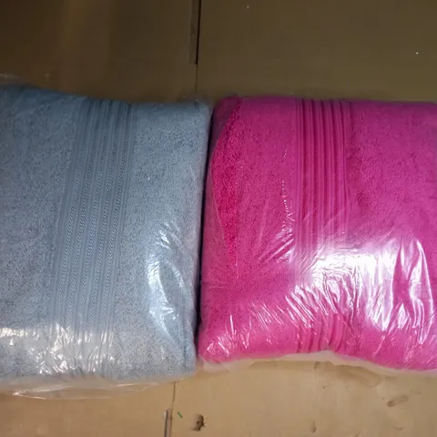 BOX OF 2 ASSORTED HOUSEHOLD ITEMS TO INCLUDE DESIGNER PACK OF 2 TOWELS IN GREY, AND DESIGNER PACK OF 2 TOWELS IN PINK