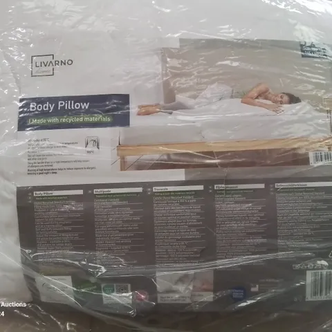 PALLET CONTAINING VARIOUS PILLOWS, BODY PILLOWS ETC.