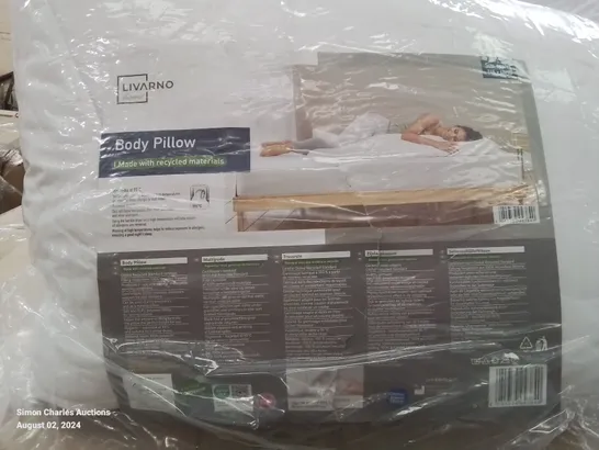 PALLET CONTAINING VARIOUS PILLOWS, BODY PILLOWS ETC.